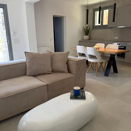 Araxia Cycladic Modern * Naousa (Paros)